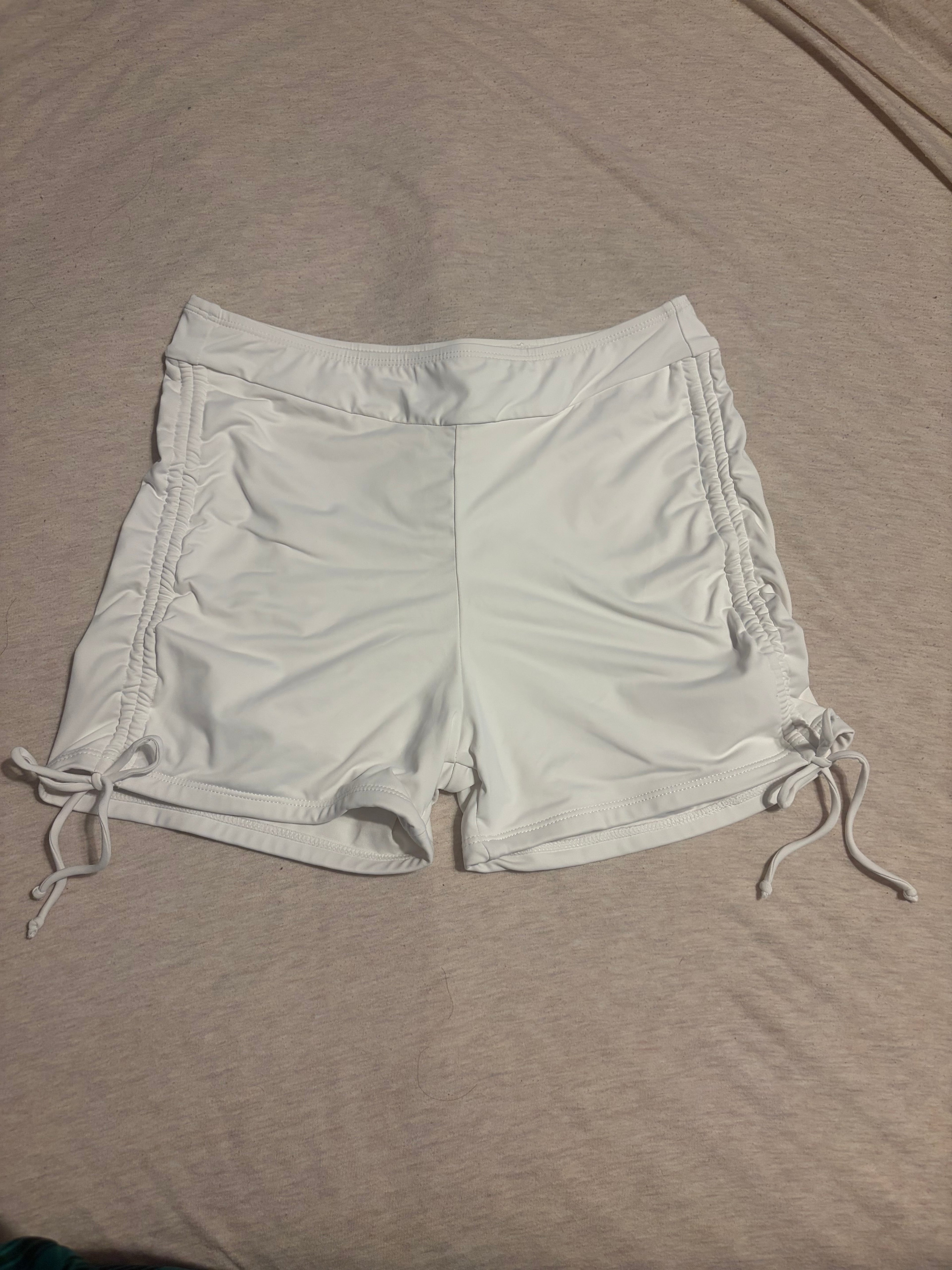Scrunched swim shorts size M